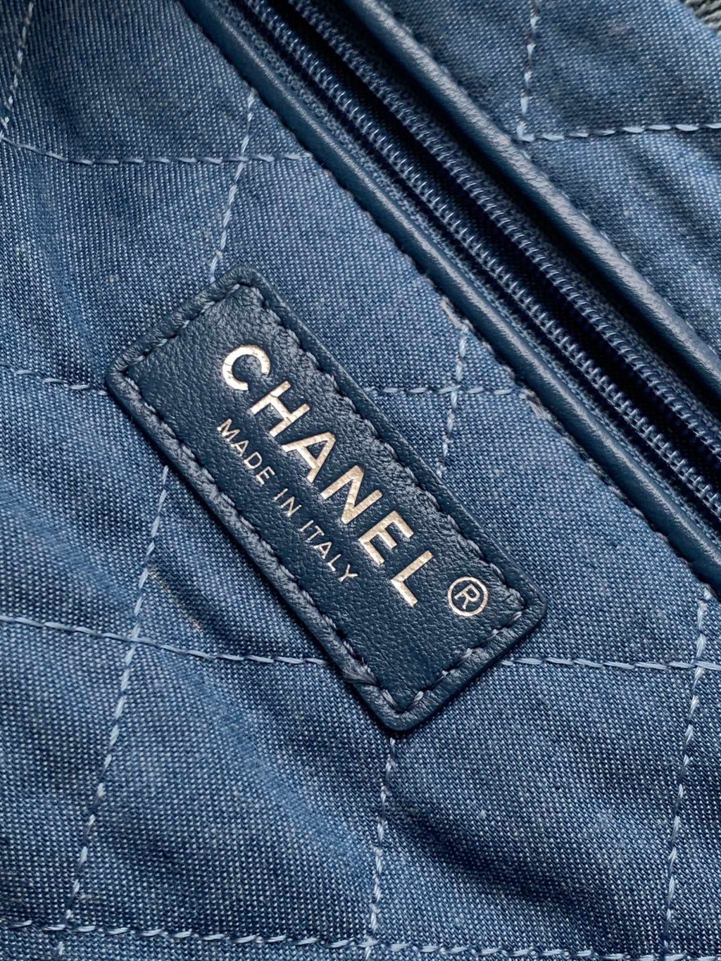 CHANEL HOBO 39CM JEAN SILVER HARDWARE