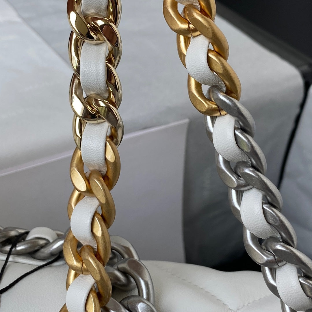 CHANEL MEDIUM 26 FLAP BAG IN WHITE LAMBSKIN