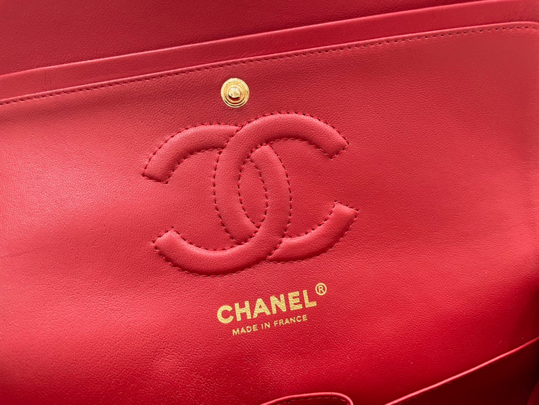 CHANEL 25 CLASSIC SMALL DOUBLE FLAP BAG IN CHERRY RED CALFSKIN WITH STRAP