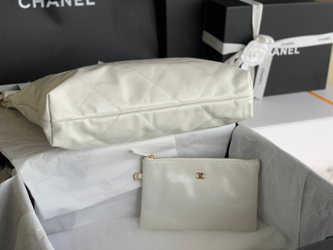 CHANEL LARGE 42 HANDBAG IN WHITE SHINY CALFSKIN GOLD HARDWARE