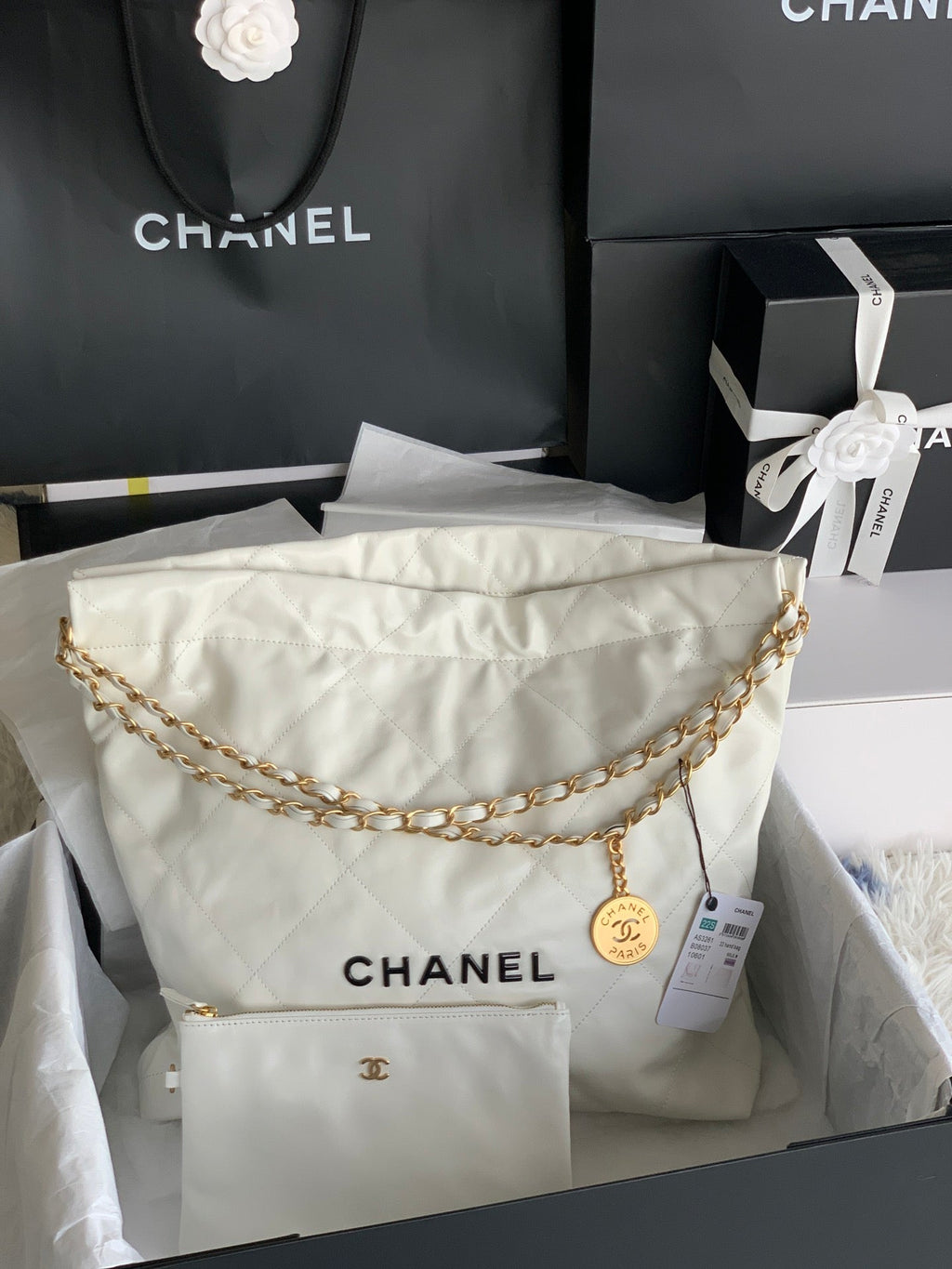 CHANEL LARGE 42 HANDBAG IN WHITE SHINY CALFSKIN GOLD HARDWARE