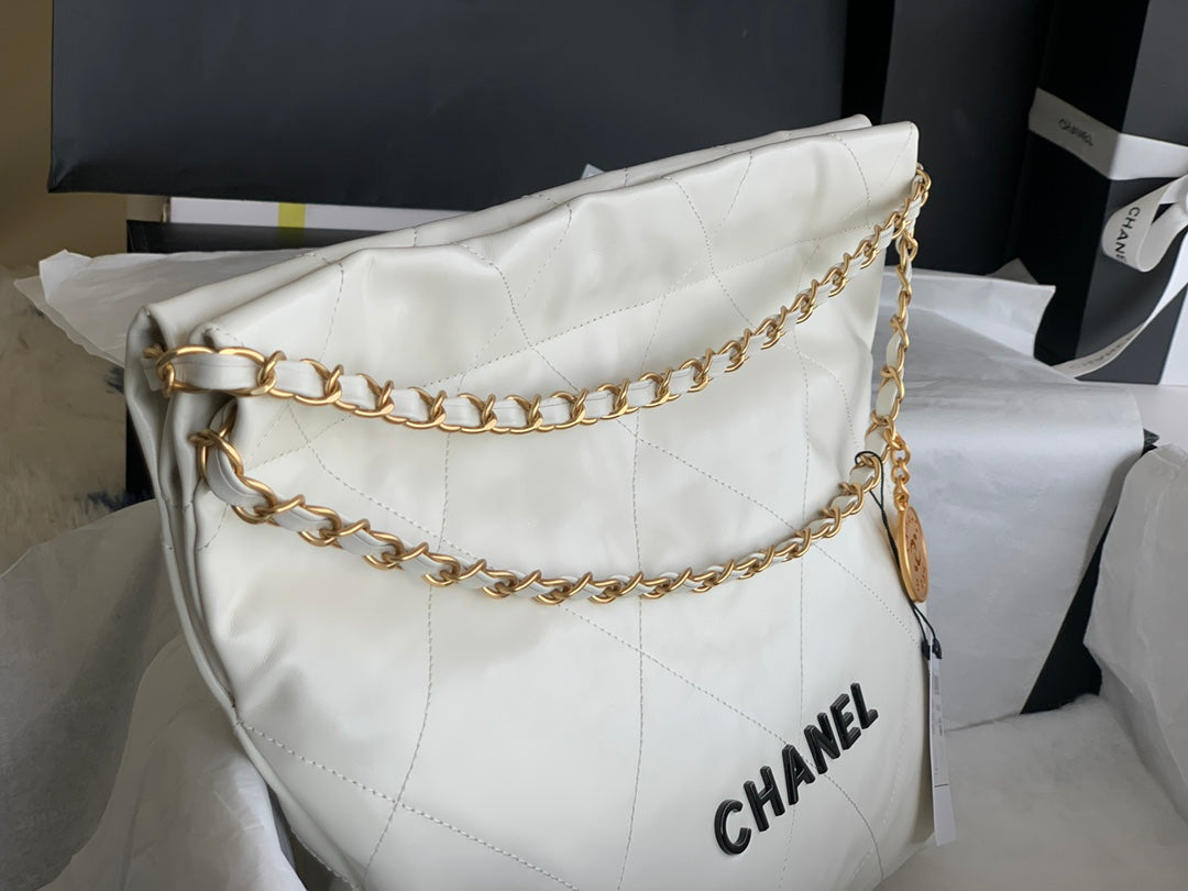 CHANEL MEDIUM 37 HANDBAG IN WHITE SHINY CALFSKIN GOLD HARDWARE