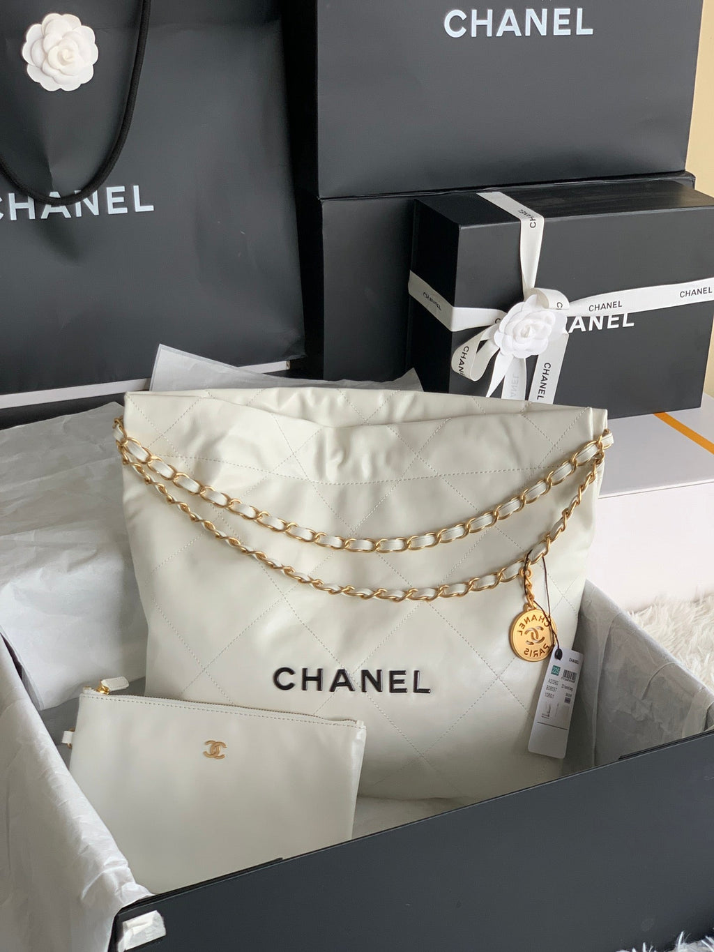 CHANEL MEDIUM 37 HANDBAG IN WHITE SHINY CALFSKIN GOLD HARDWARE