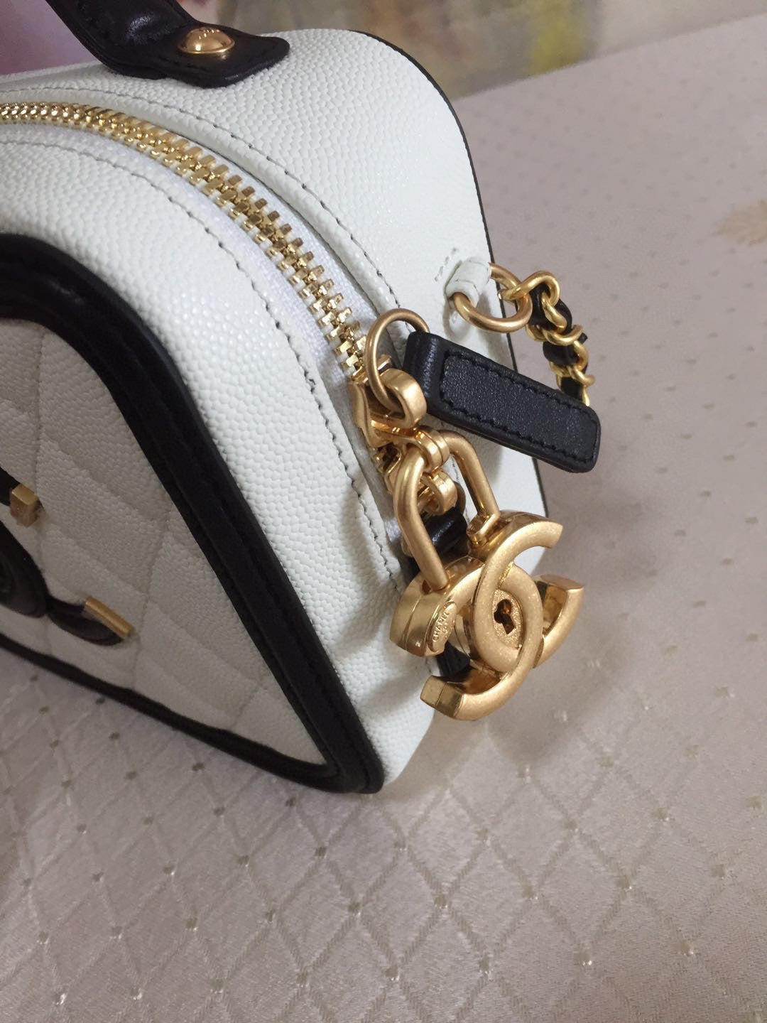 CHANEL MINI 17 VANITY CASE IN BLACK MIX WHITE CALFSKIN GOLD HARDWARE
