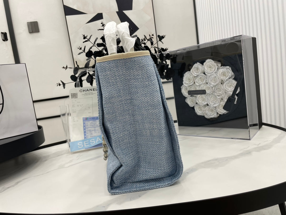 CHANEL DEAUVILLE LARGE 38 TOTE BAG IN LIGHT BLUE CANVAS WITH BLACK LOGO
