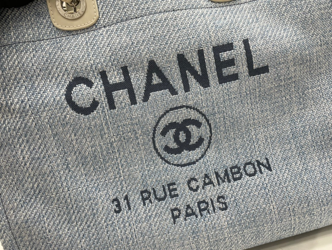 CHANEL DEAUVILLE LARGE 38 TOTE BAG IN LIGHT BLUE CANVAS WITH BLACK LOGO