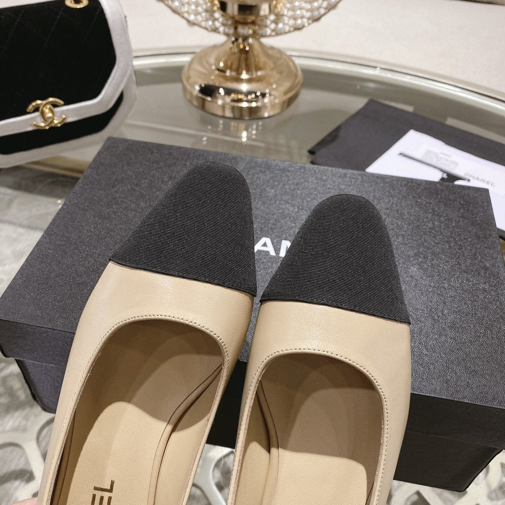 CHANEL pump 2.5 beige black lambskin