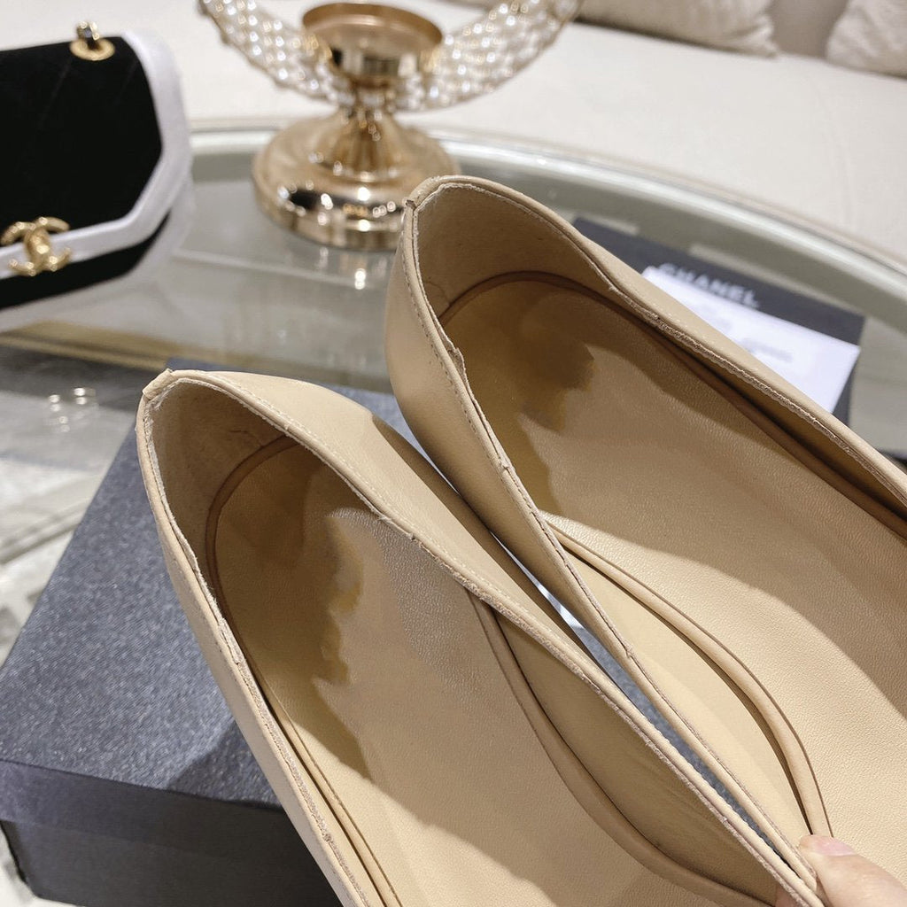 CHANEL pump 2.5 beige black lambskin