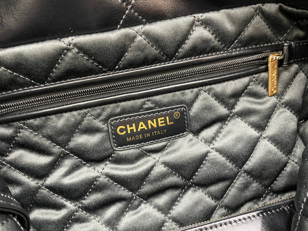 CHANEL LARGE 42 HANDBAG IN BLACK CALFSKIN GOLD HARDWARE