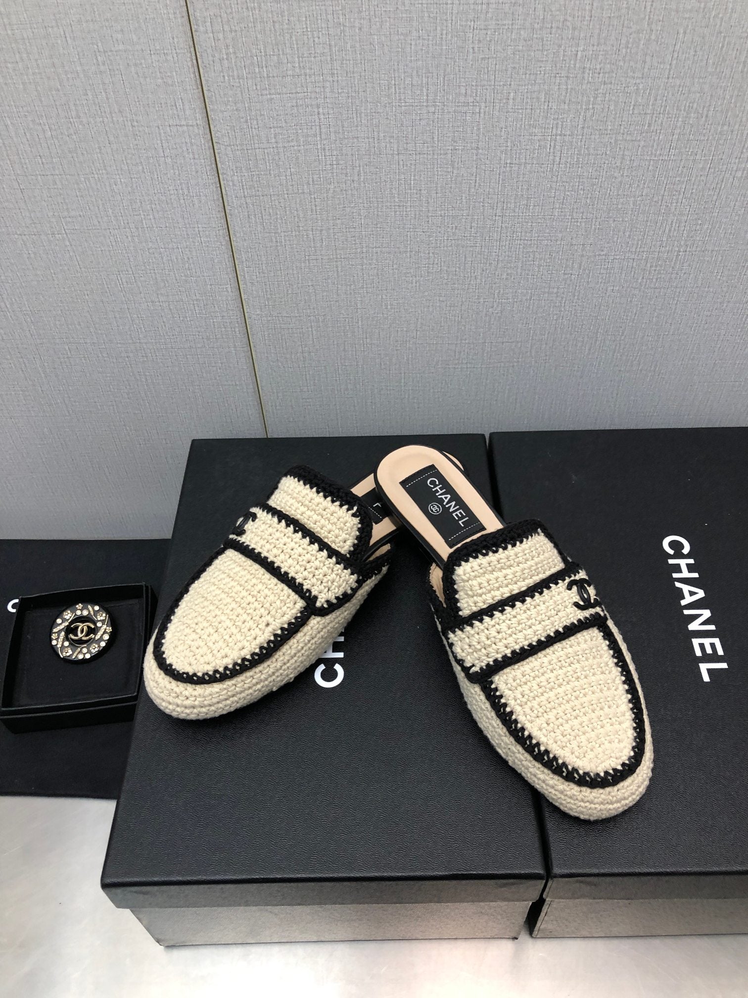 CHANEL HALF-MULES IN CREAM WOOL WOVEN