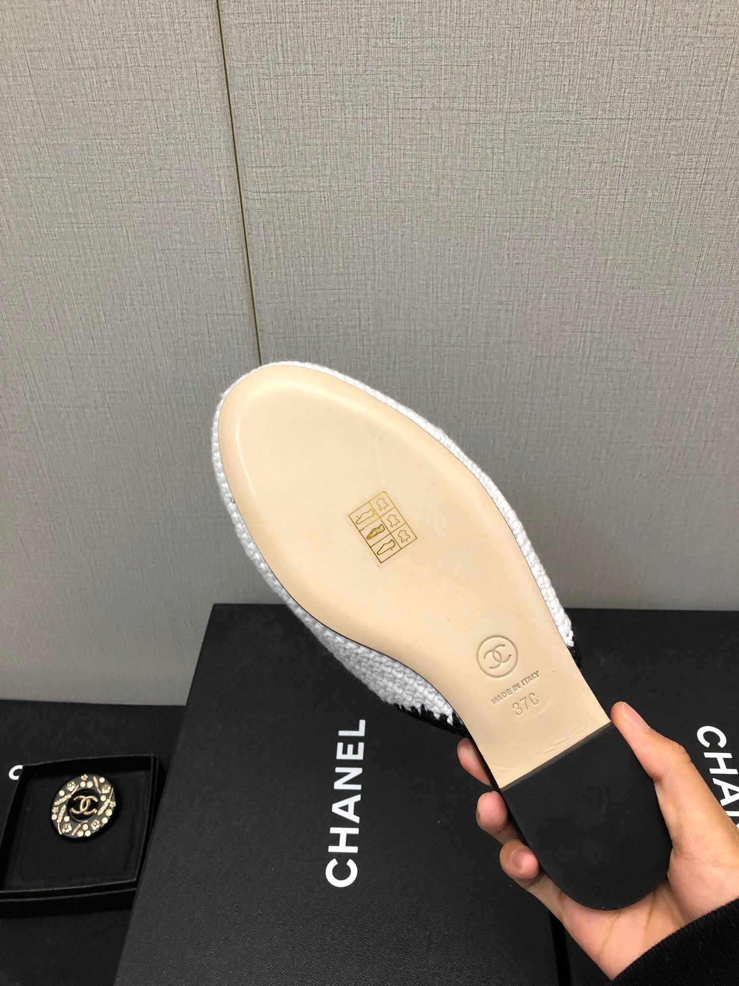 CHANEL HALF-MULES IN WHITE MIX BLACK WOOL WOVEN