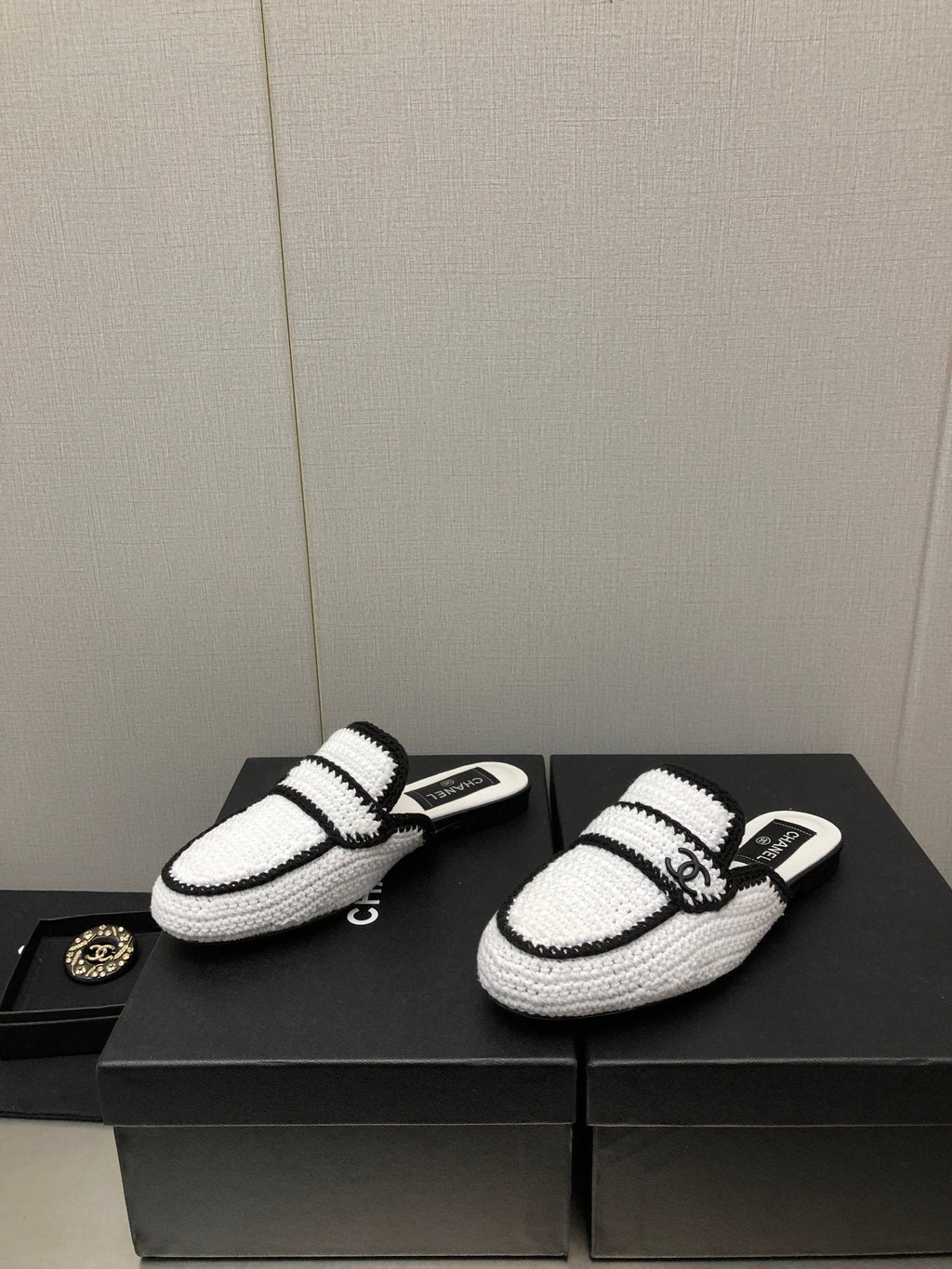 CHANEL HALF-MULES IN WHITE MIX BLACK WOOL WOVEN
