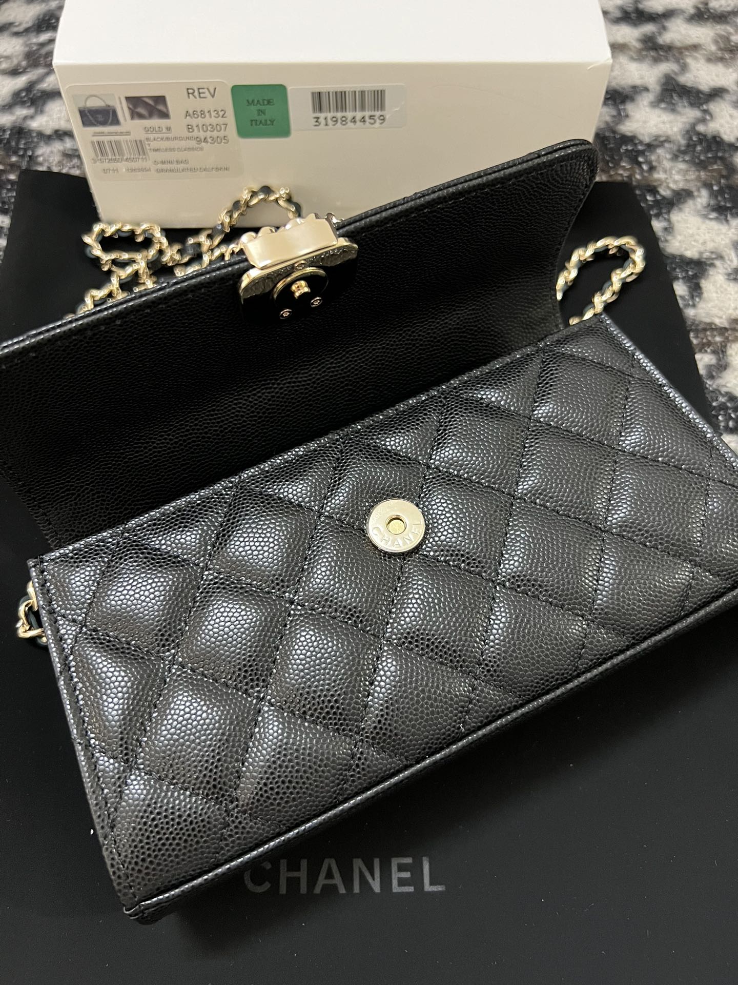 CHANEL KELLY 18 BAG IN BLACK CALFSKIN WITH GOLD HARDWARE