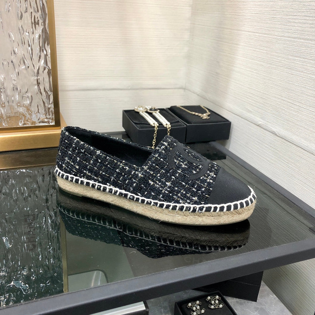 CHANEL LOAFER IN BLACK MIX WHITE WOOL TWEED