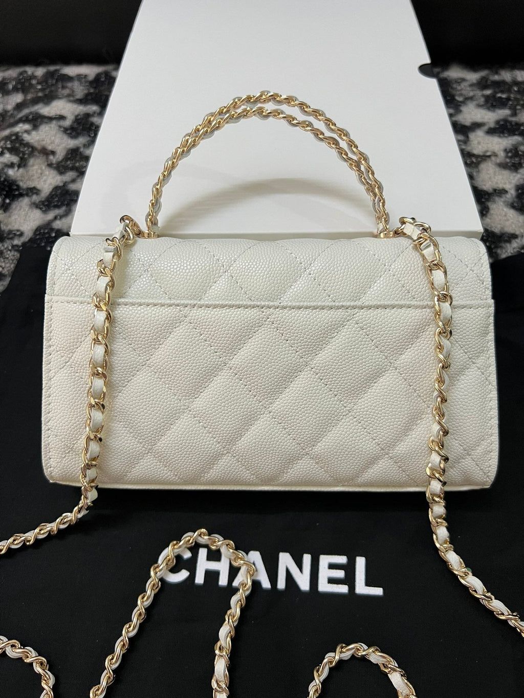 CHANEL KELLY 18 BAG IN WHITE CALFSKIN WITH STRAP