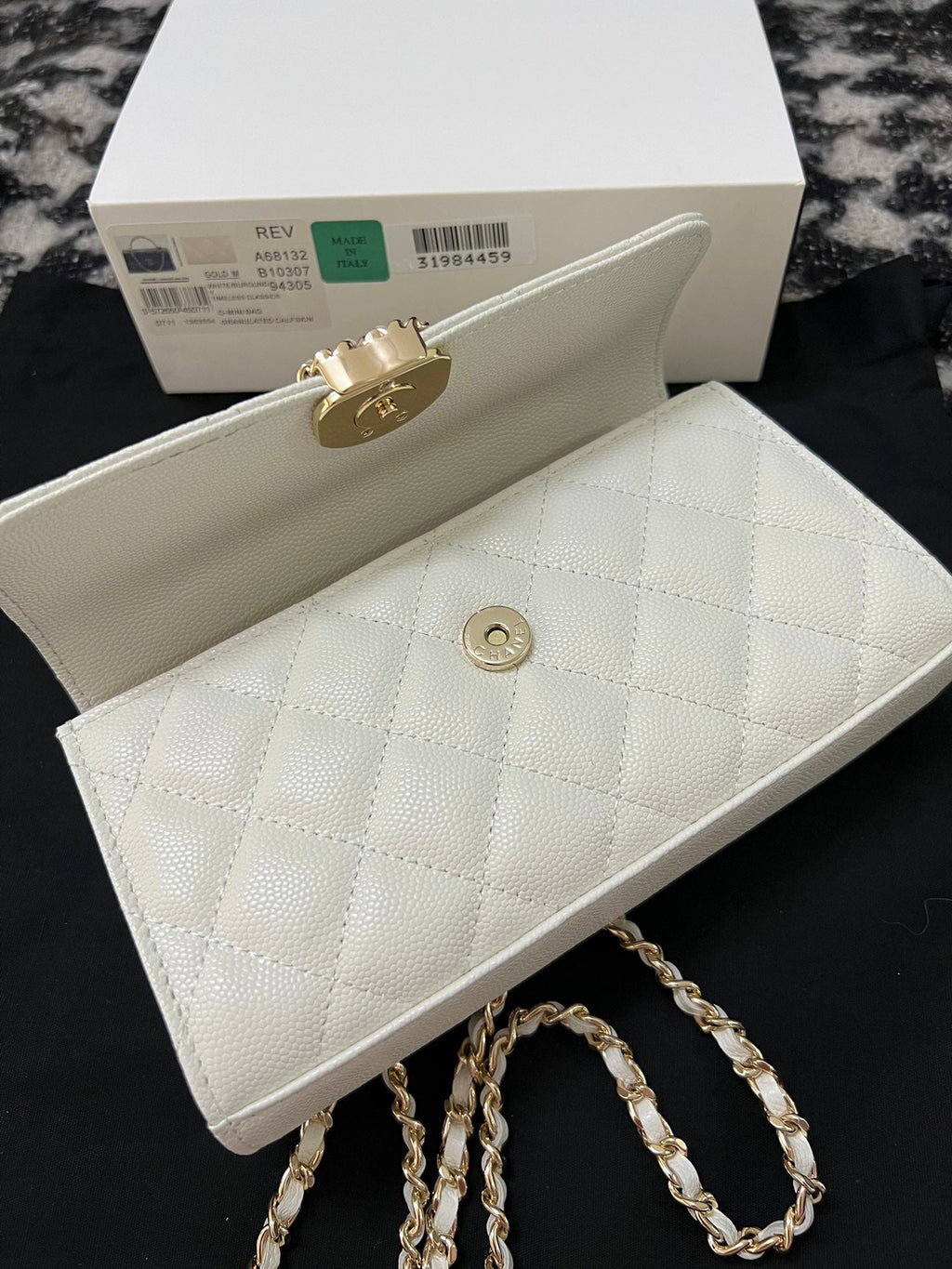CHANEL KELLY 18 BAG IN WHITE CALFSKIN WITH STRAP