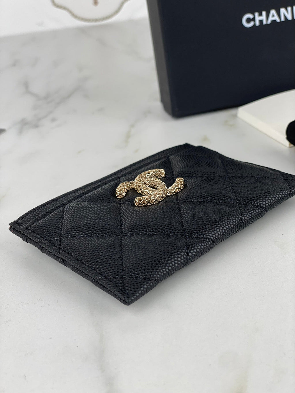 CHANEL CARD HOLDER 19.5 BLACK GRAINED CALFSKIN GOLD ICON
