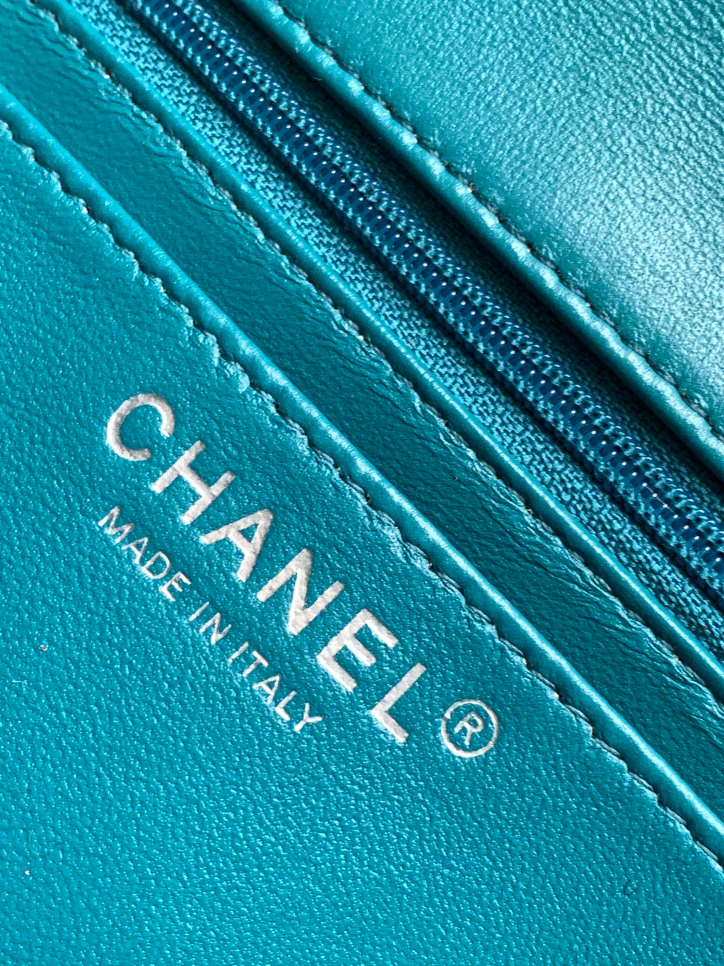 CHANEL MEDIUM 20 CLASSIC BAG IN GREEN FOREST WOOL TWEED