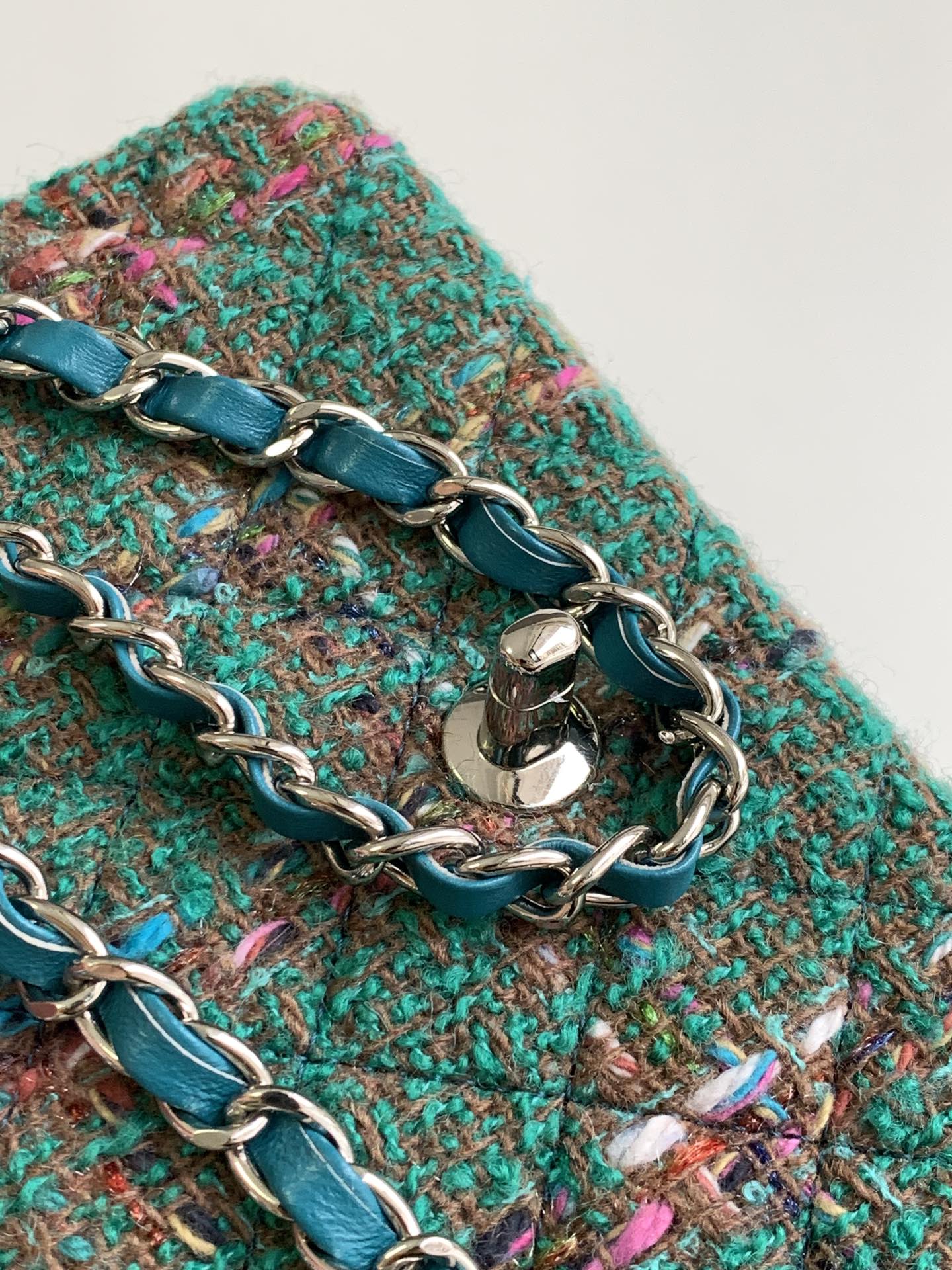 CHANEL MEDIUM 20 CLASSIC BAG IN GREEN FOREST WOOL TWEED