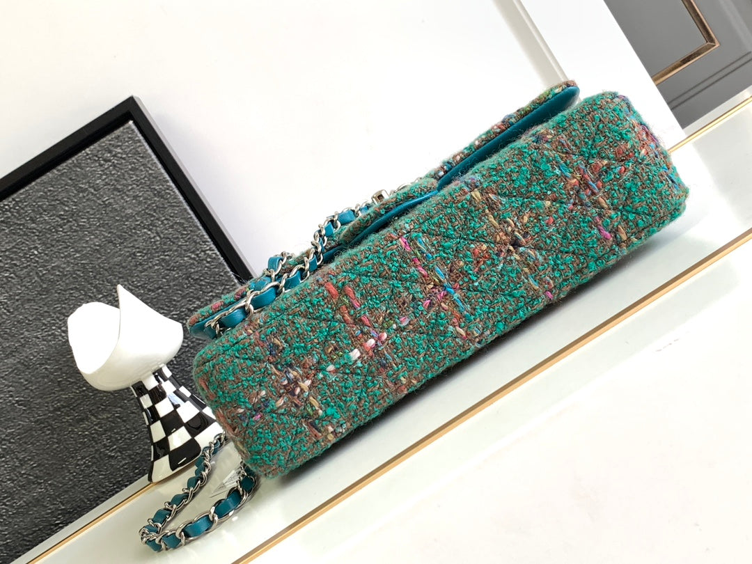 CHANEL MEDIUM 25 CLASSIC BAG IN GREEN FOREST WOOL TWEED