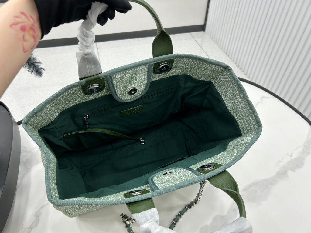CHANEL DEAUVILLE LARGE 38 TOTE BAG IN LIGHT GREEN CANVAS