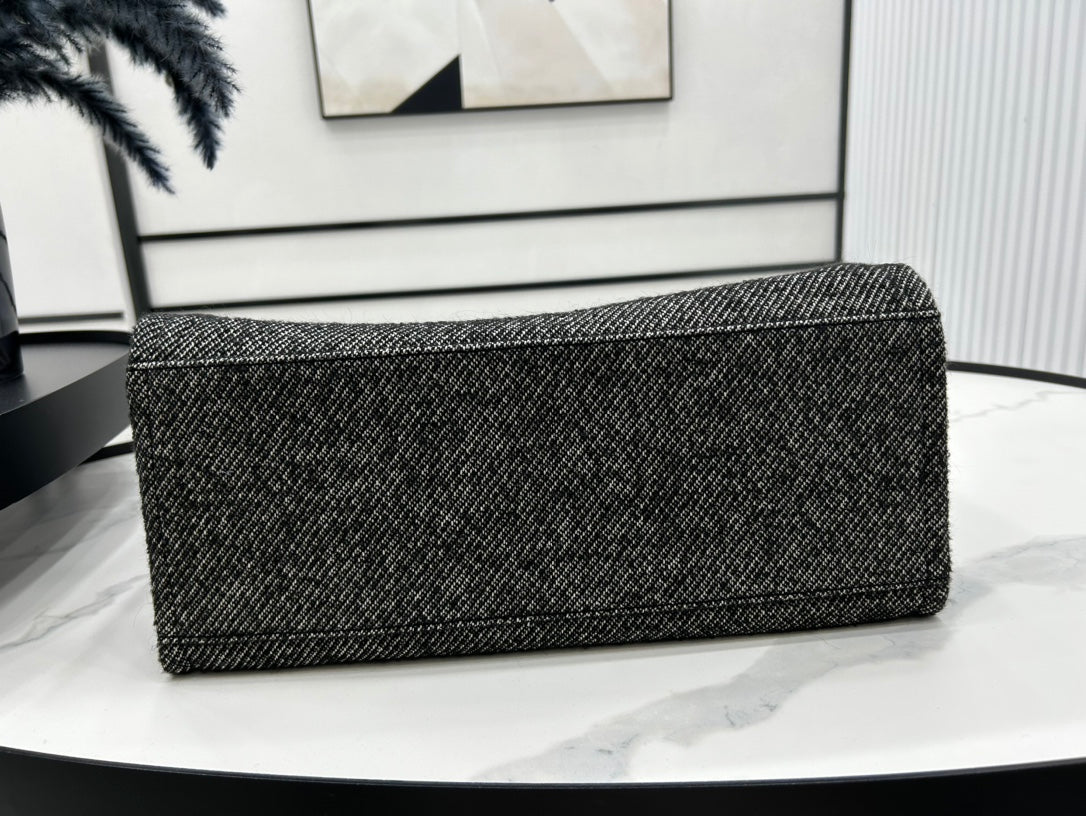 CHANEL DEAUVILLE LARGE 38 TOTE BAG IN BLACK CANVAS WITH WHITE LOGO