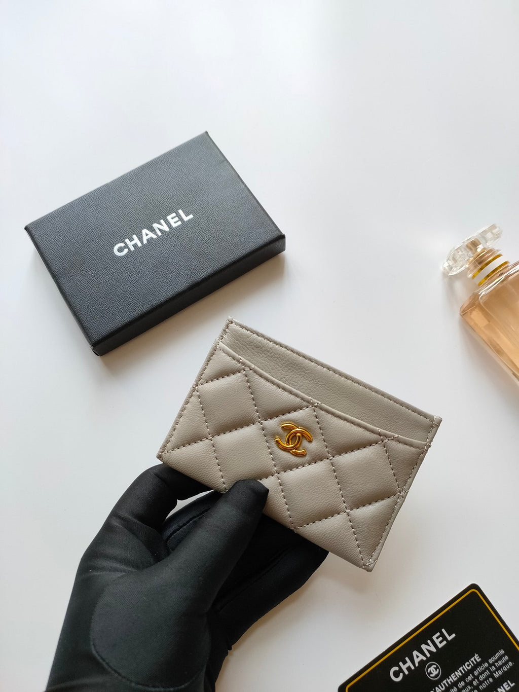 CHANEL CARD HOLDER 11.2 GRAY CALFSKIN WITH GOLD ICON