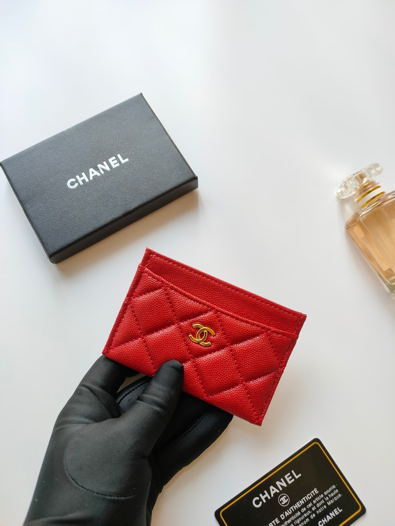 CHANEL CARD HOLDER 11.2 RED GRAINED CALFSKIN GOLD ICON