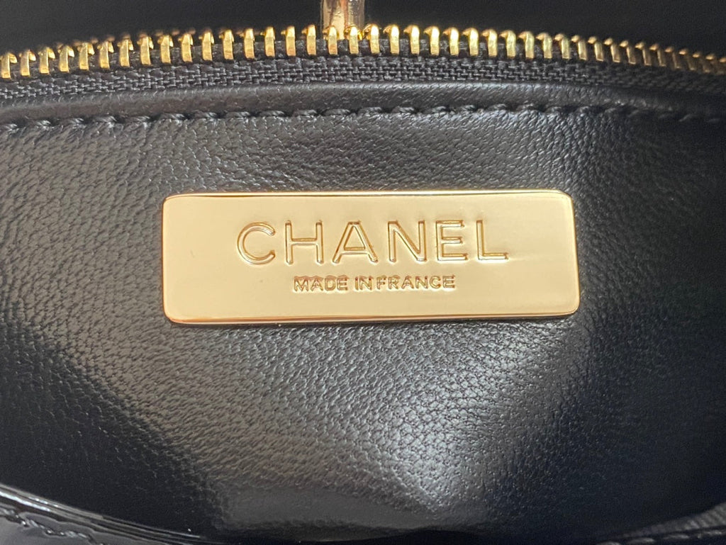 CHANEL MINI 23 SHOPPING BAG IN GLOSSY BLACK MIX WHITE CALFSKIN