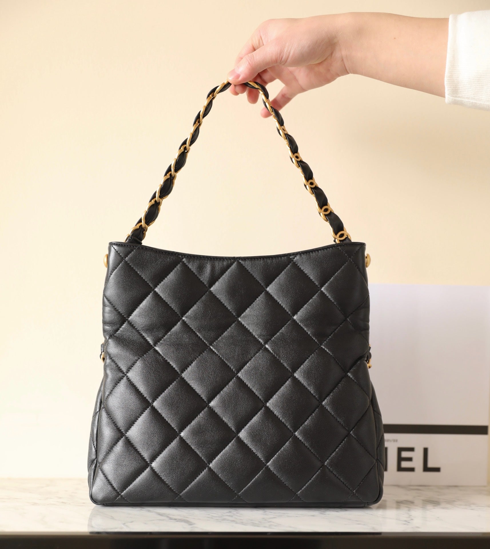 CHANEL 25S TOTE 30 CM IN BLACK LAMBSKIN WITH GOLD HARDWARE