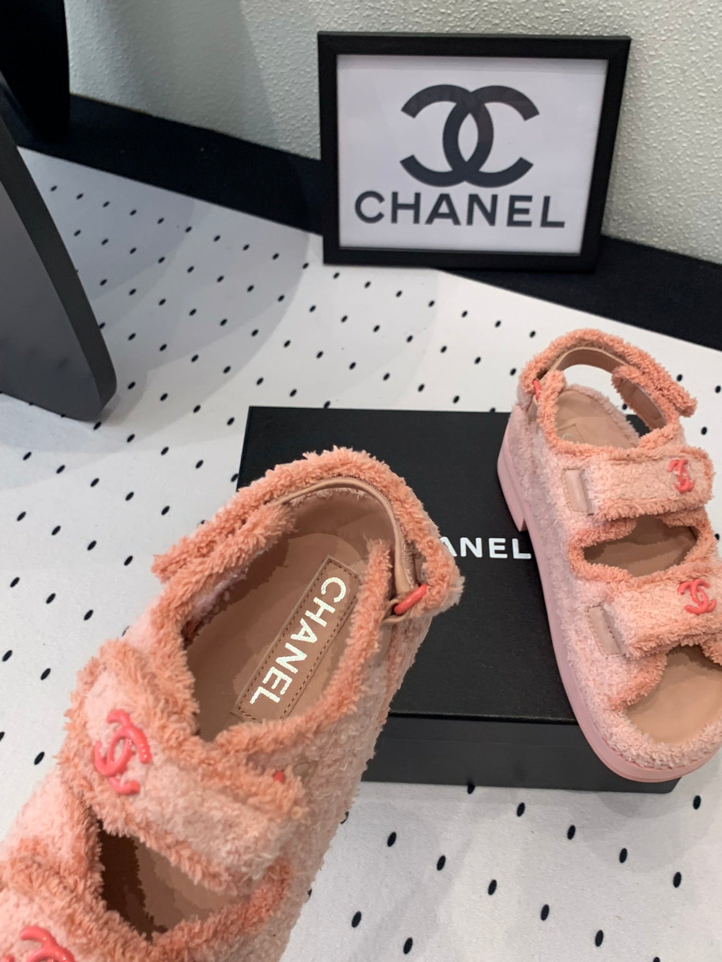 CHANEL DAD SANDALS PLATFORM IN LIGHT PINK FUR