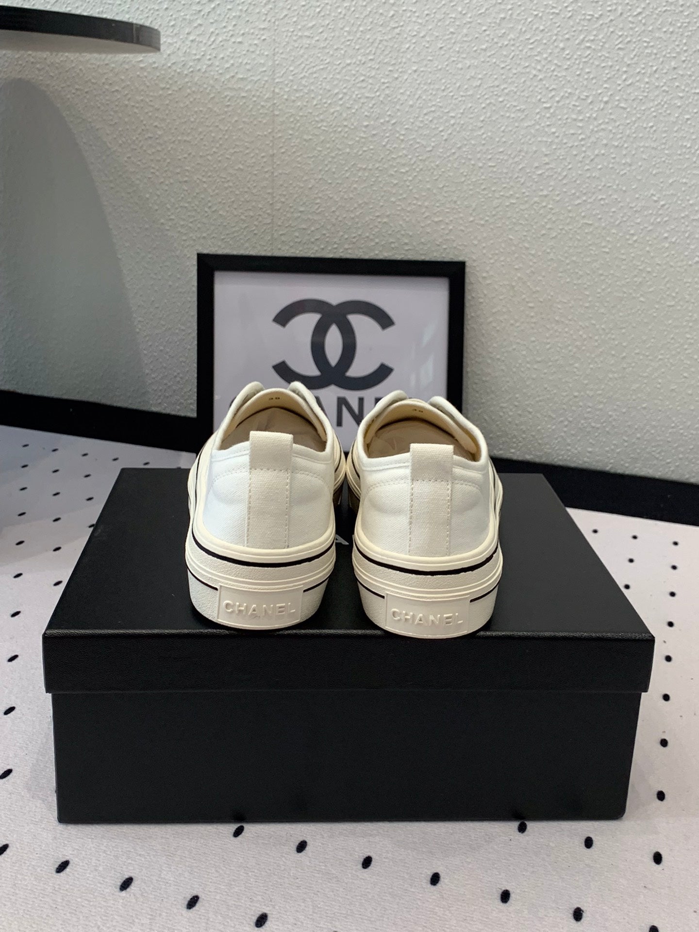 CHANEL LACELESS SNEAKERS PLATFORM IN WHITE CANVAS