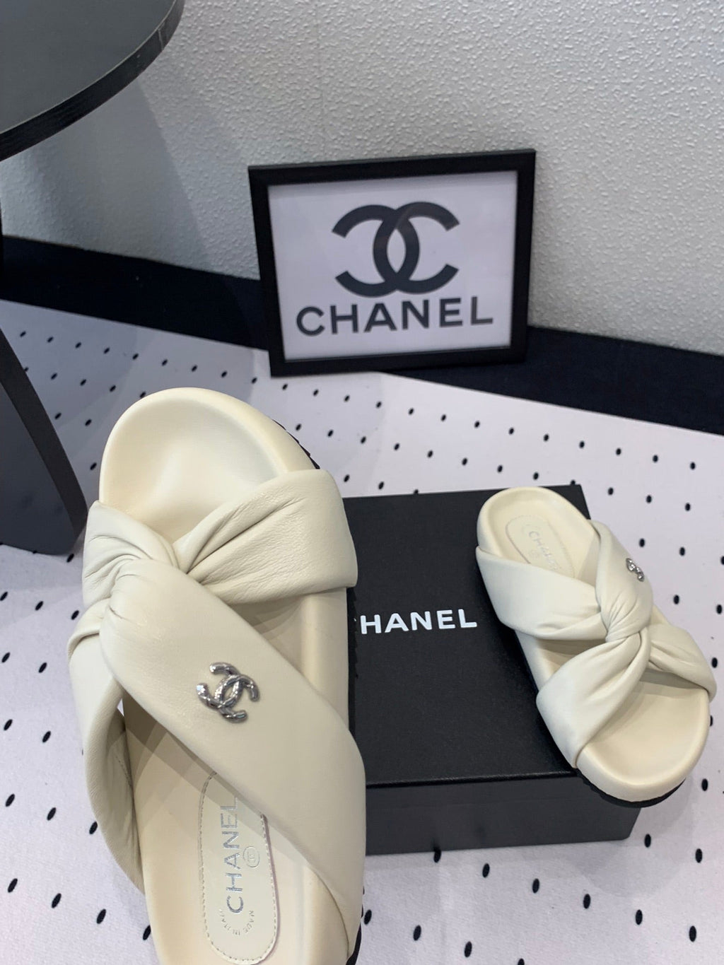 CHANEL TWISTED SLIPPERS IN WHITE LAMBSKIN