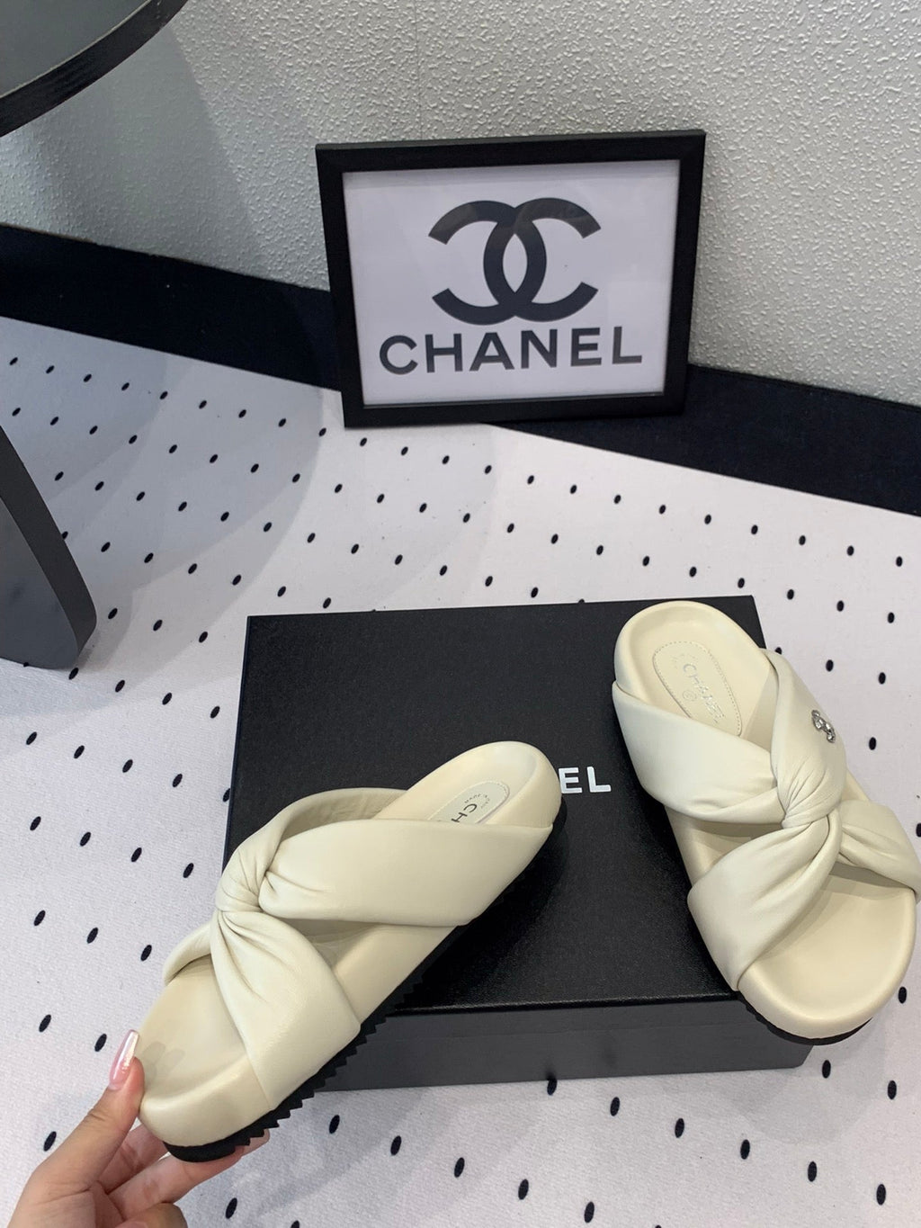 CHANEL TWISTED SLIPPERS IN WHITE LAMBSKIN