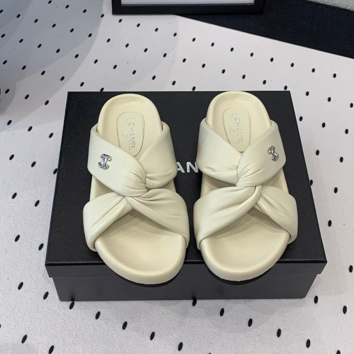 CHANEL TWISTED SLIPPERS IN WHITE LAMBSKIN