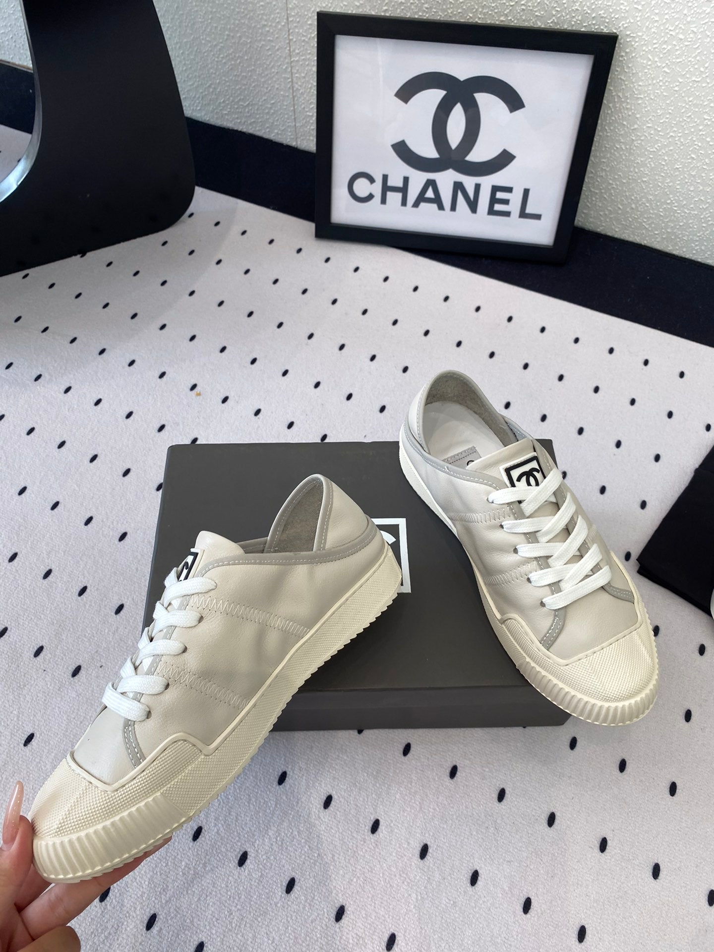 CHANEL CASUAL SHOES IN GREY LAMBSKIN