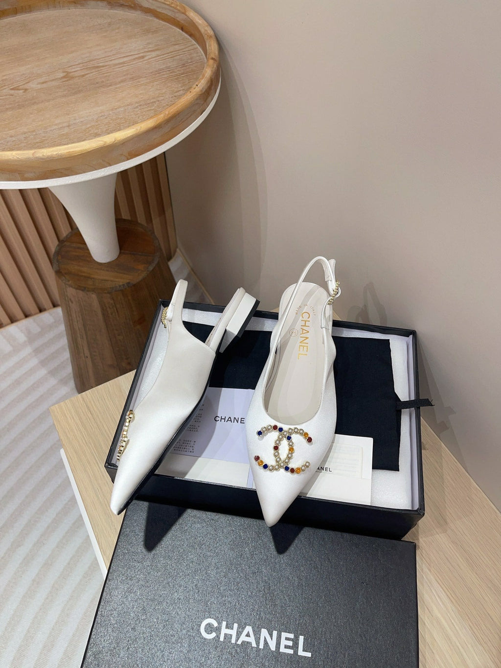 CHANEL SLINGBACKS WHITE SATIN AND LAMBSKIN