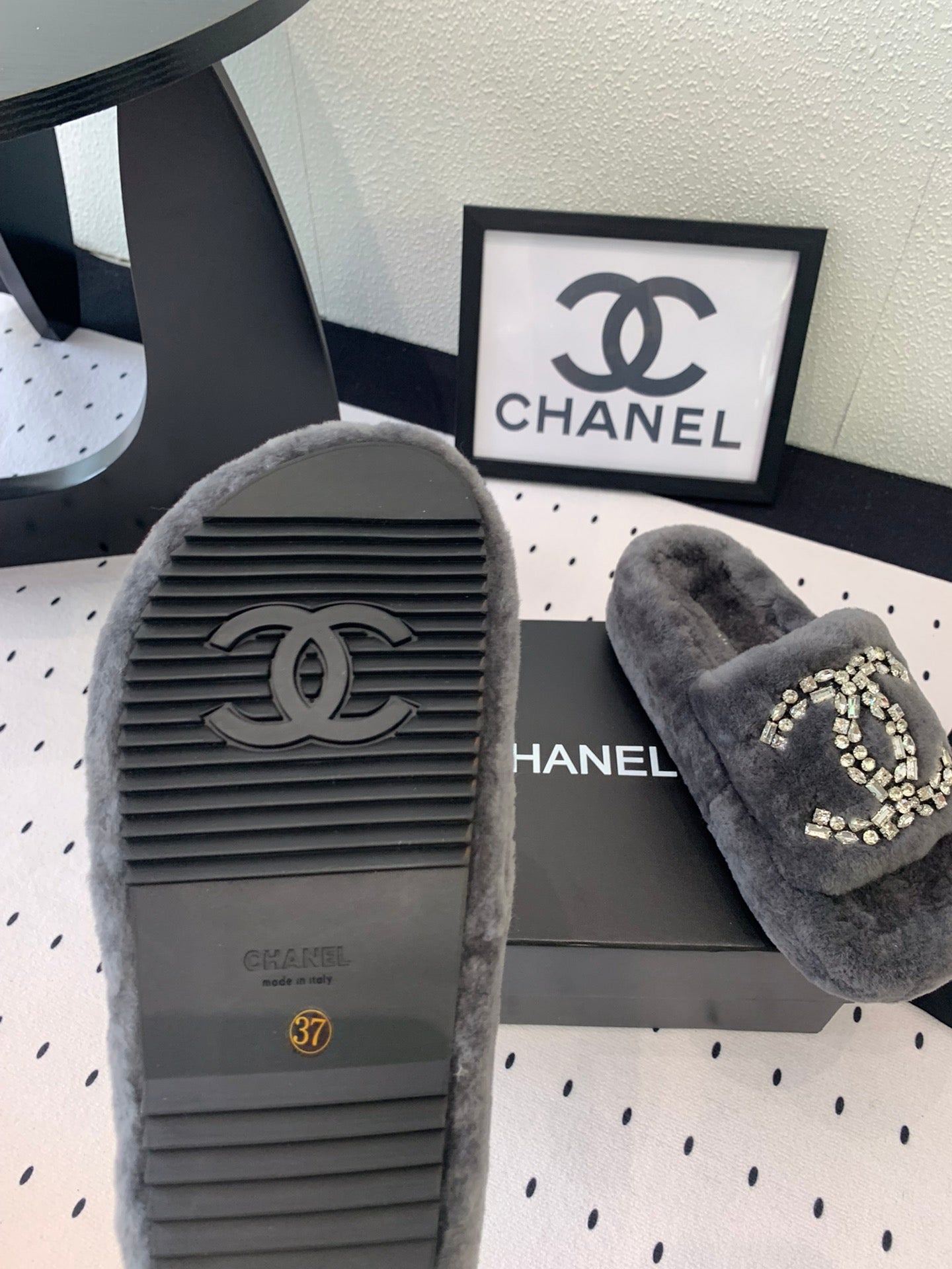 CHANEL THICK-SOLED SLIPPERS IN GREY SHEEP WOOL
