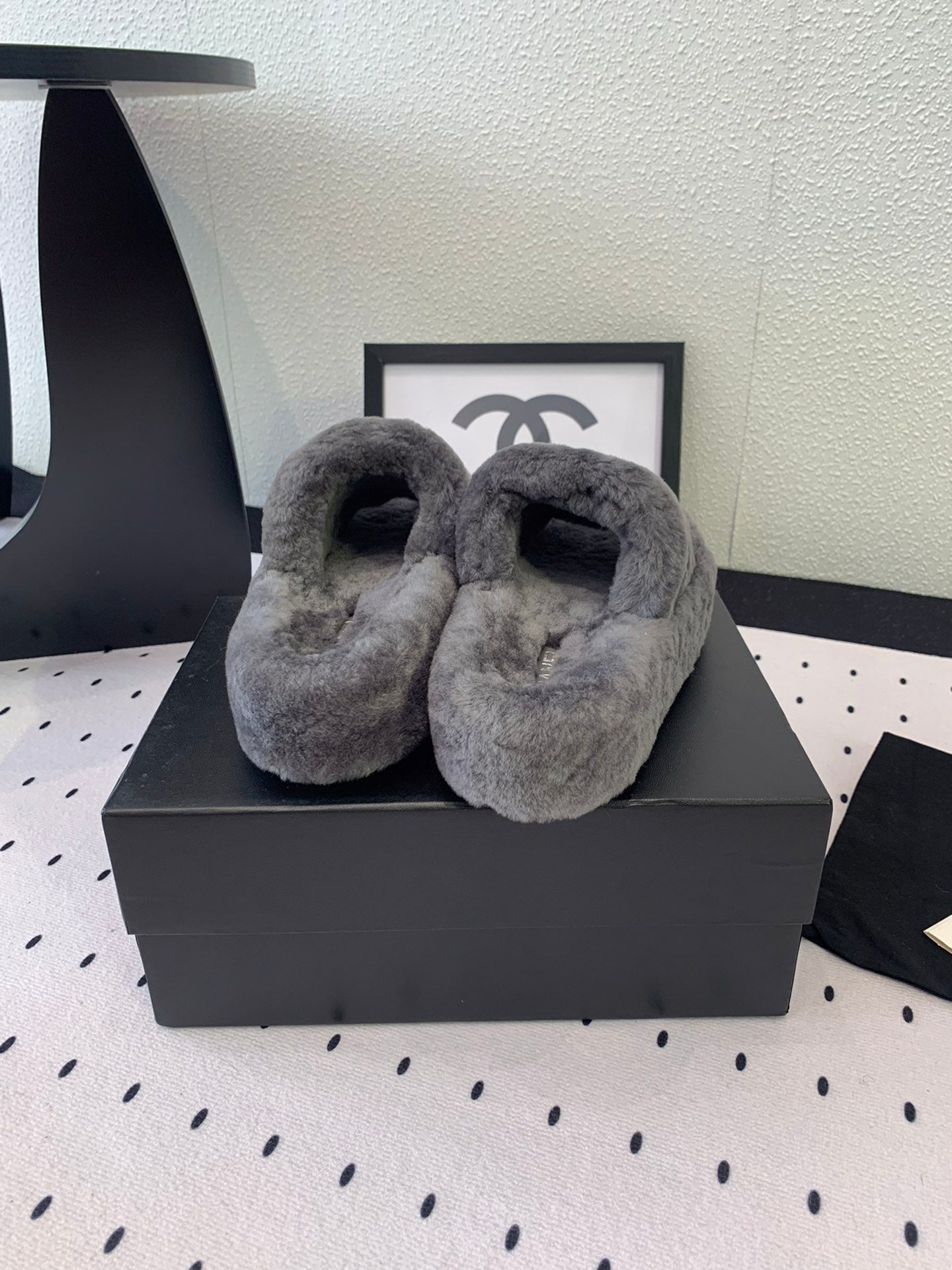 CHANEL THICK-SOLED SLIPPERS IN GREY SHEEP WOOL