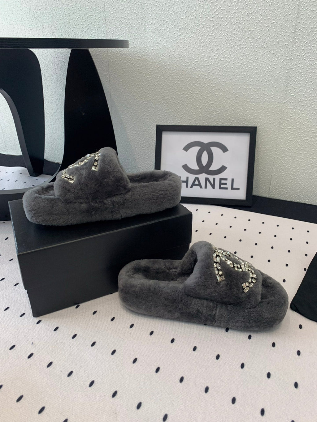 CHANEL THICK-SOLED SLIPPERS IN GREY SHEEP WOOL