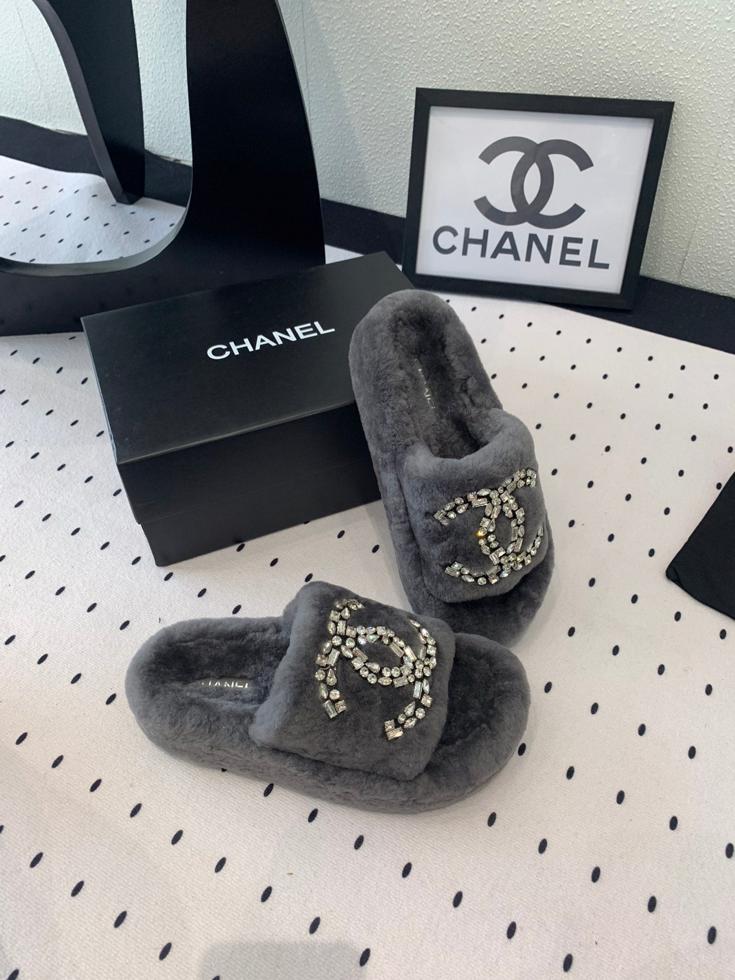 CHANEL THICK-SOLED SLIPPERS IN GREY SHEEP WOOL