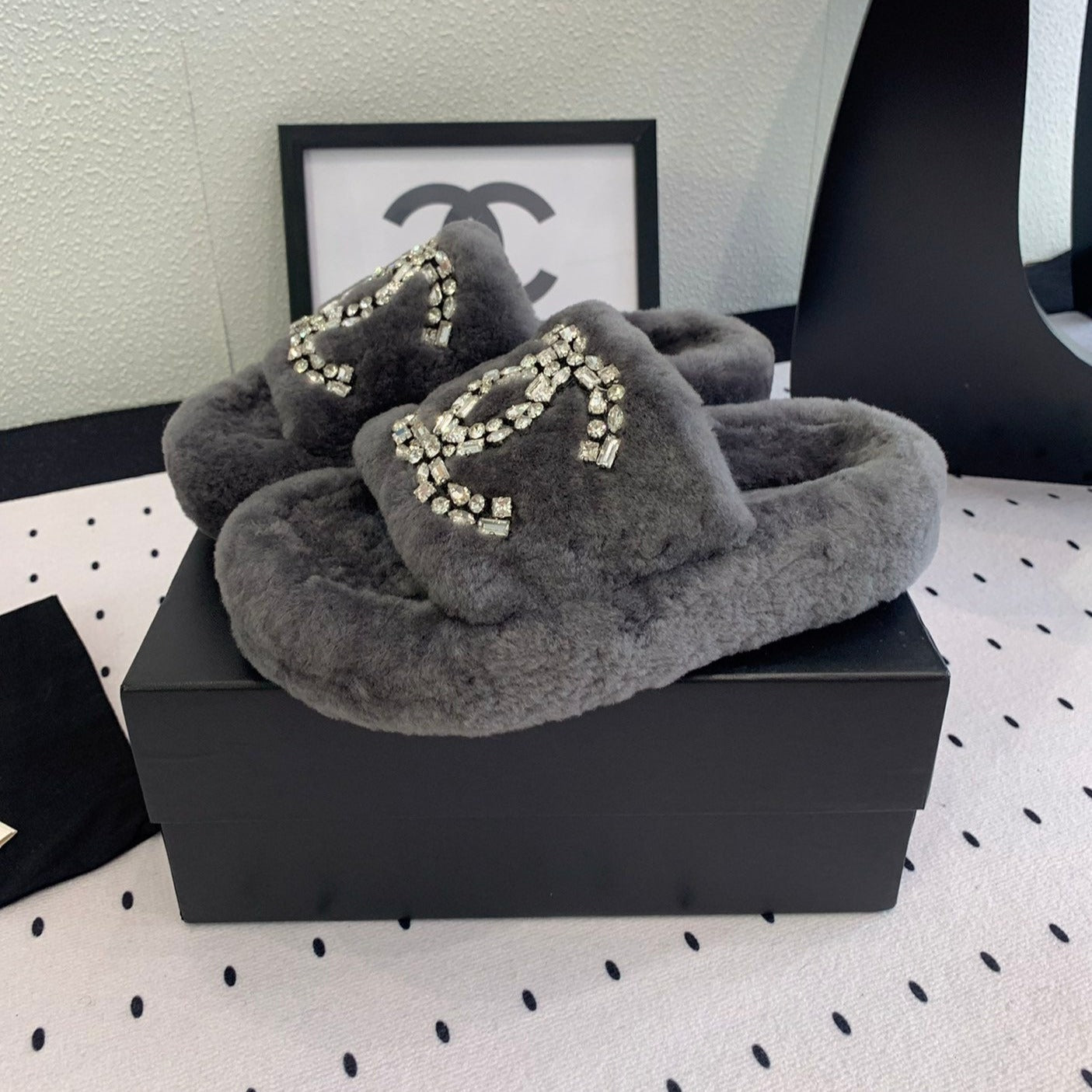 CHANEL THICK-SOLED SLIPPERS IN GREY SHEEP WOOL