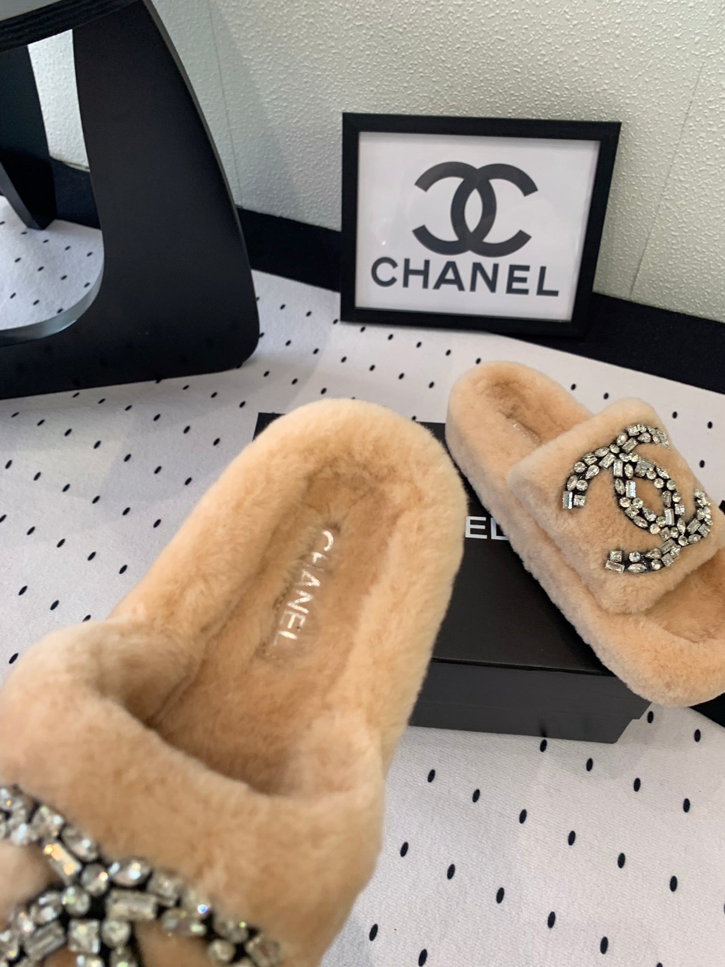 CHANEL THICK-SOLED SLIPPERS IN BRIGHT CREAM SHEEP WOOL