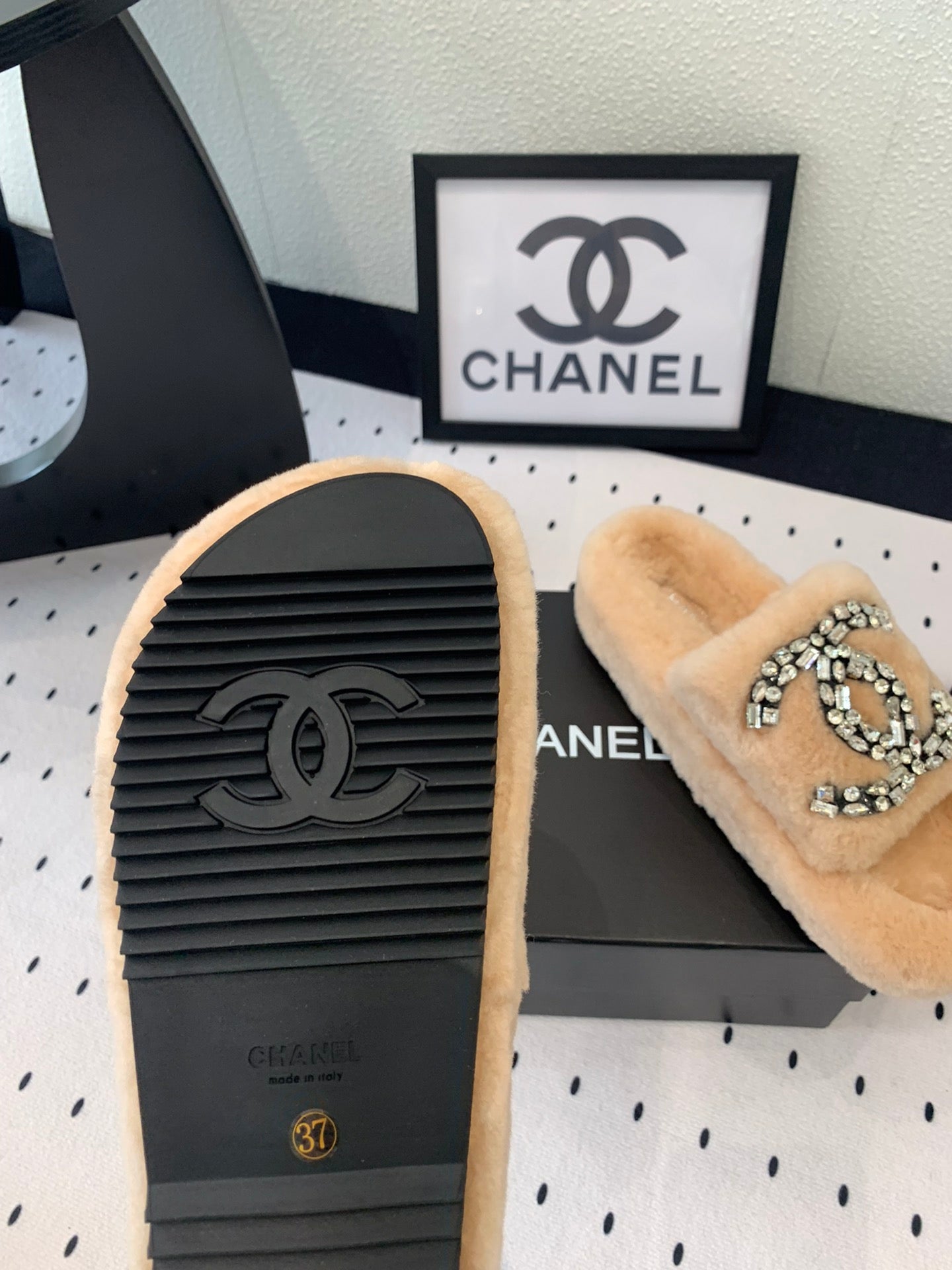 CHANEL THICK-SOLED SLIPPERS IN BRIGHT CREAM SHEEP WOOL