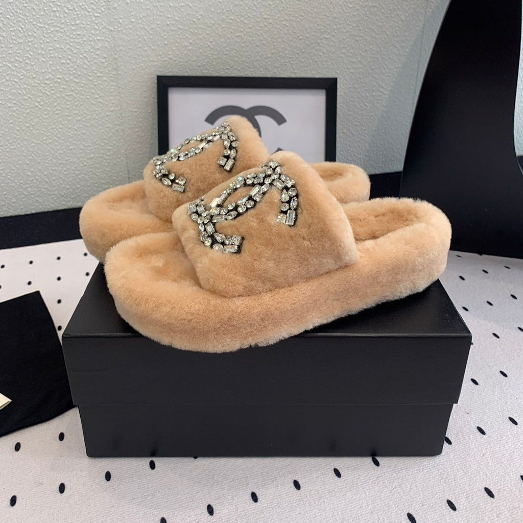 CHANEL THICK-SOLED SLIPPERS IN BRIGHT CREAM SHEEP WOOL