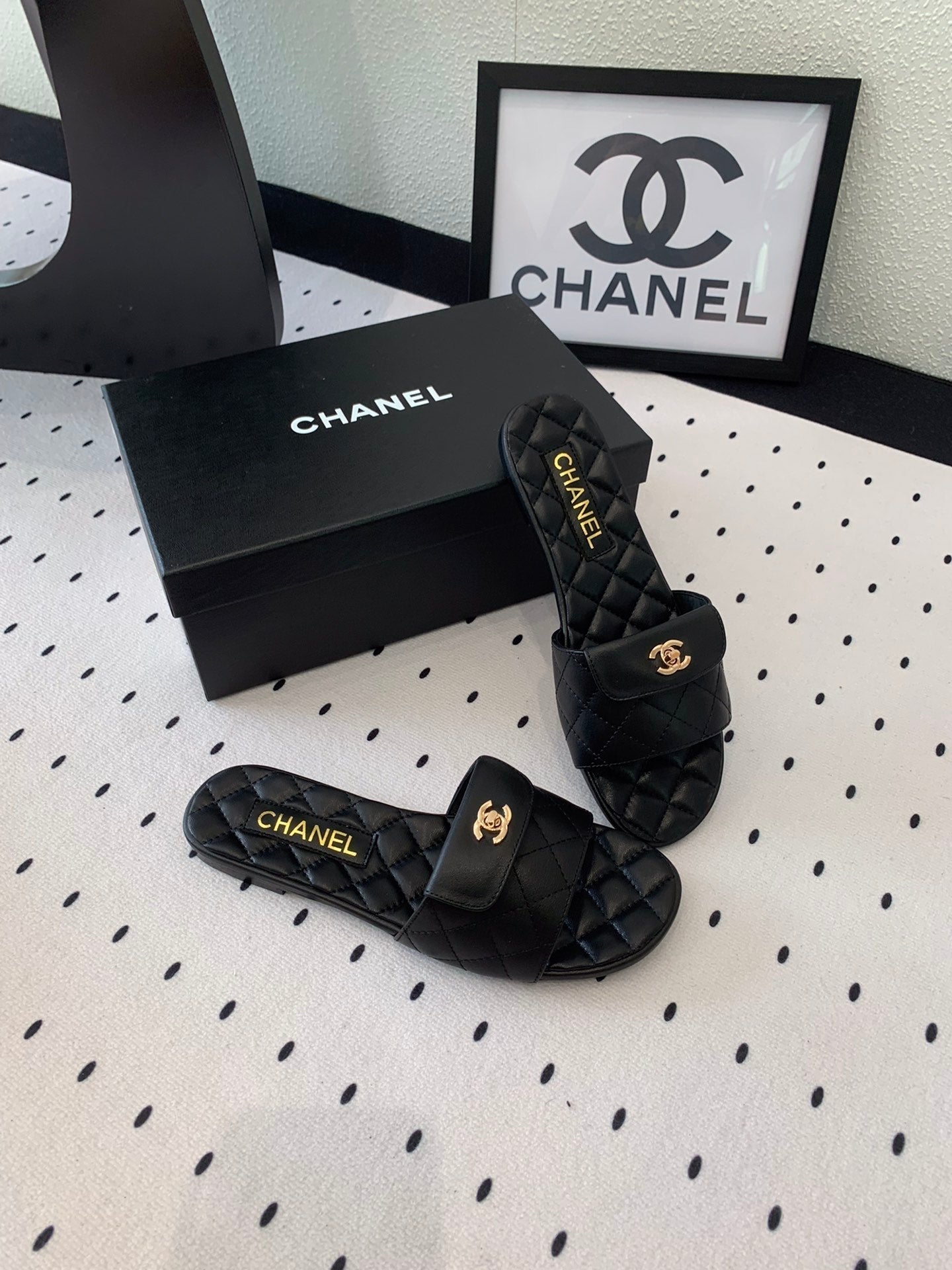 CHANEL SLIPPERS IN BLACK CALFSKIN
