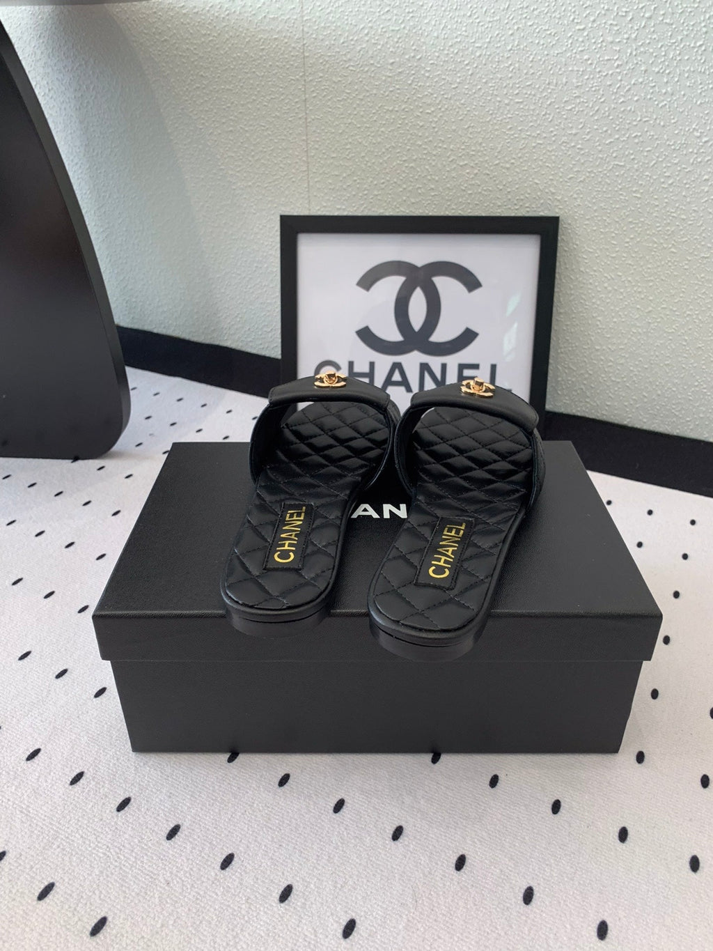 CHANEL SLIPPERS IN BLACK CALFSKIN