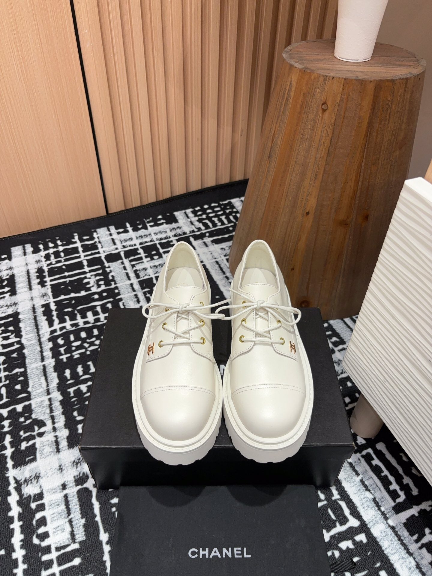 CHANEL OXFORD SHOES IN WHITE CALFSKIN