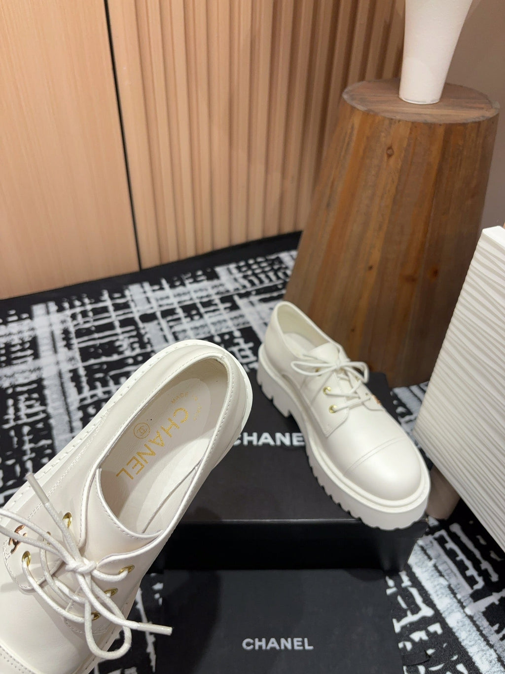 CHANEL OXFORD SHOES IN WHITE CALFSKIN