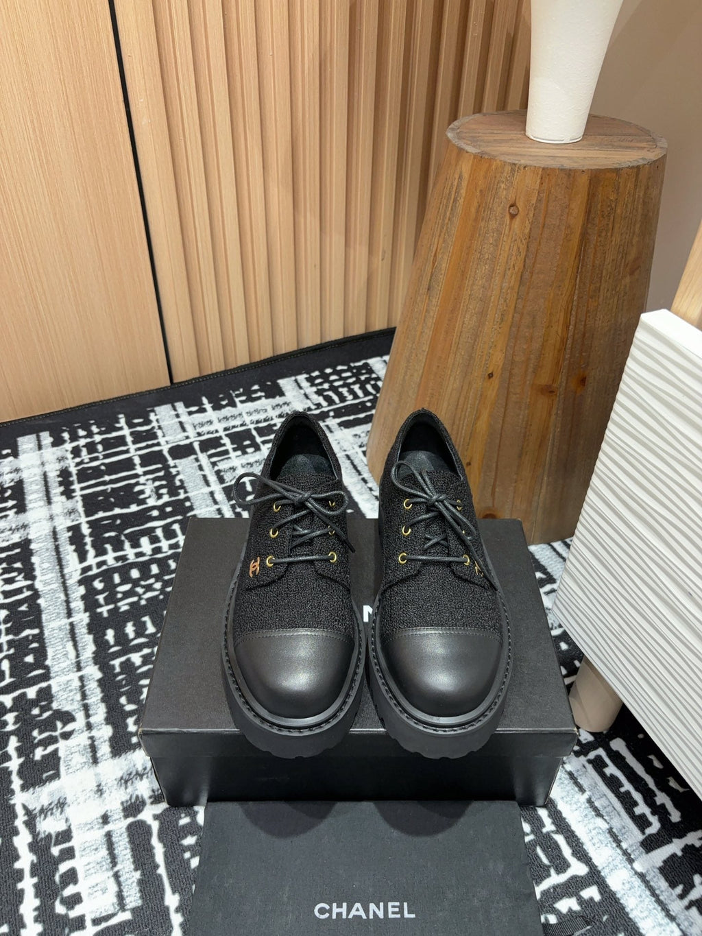 CHANEL OXFORD SHOES IN BLACK TWEED AND CALFSKIN